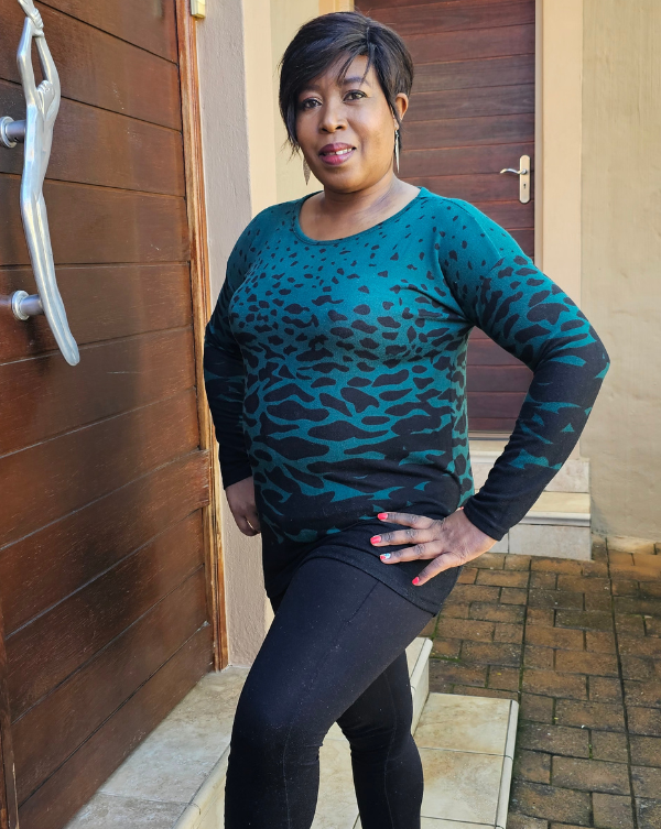 Black & Green Long sleeve light knit top