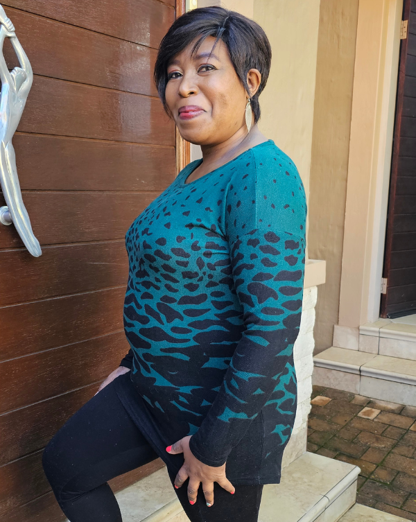 Black & Green Long sleeve light knit top
